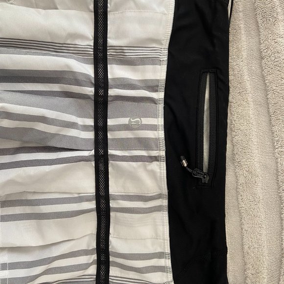 Lululemon Tennis Skirt - size 4 - Picture 15 of 16